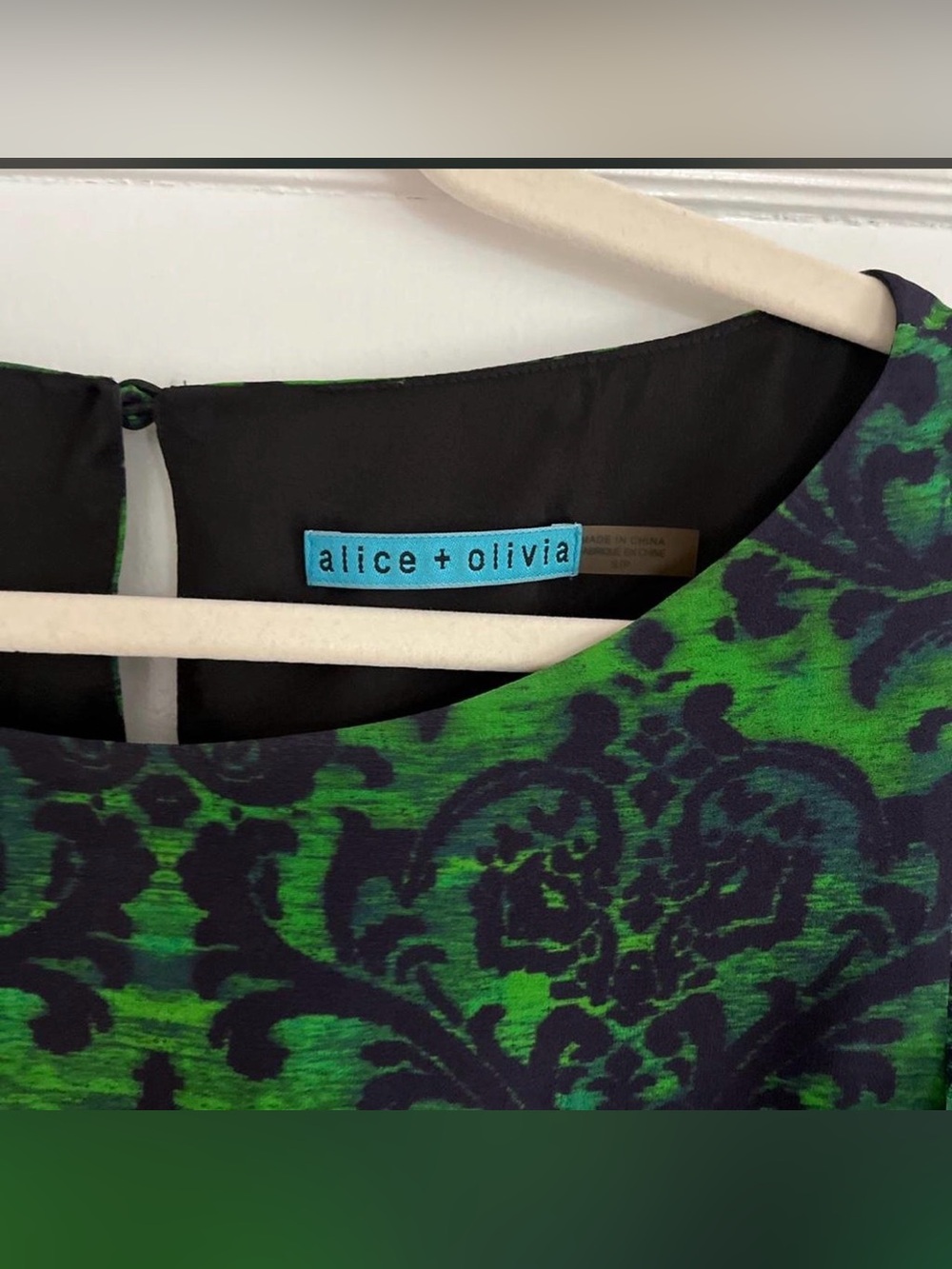 Alice + Olivia Briar Green Black Silk Pleated Batwing Blouse Top S NWOT - Picture 4 of 9